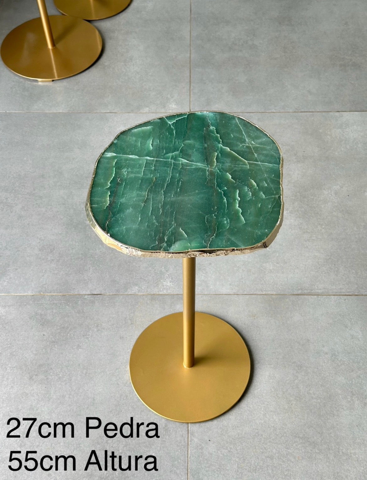 Mesa Lateral de Pedra especial com Pedestal Dourado 55cm