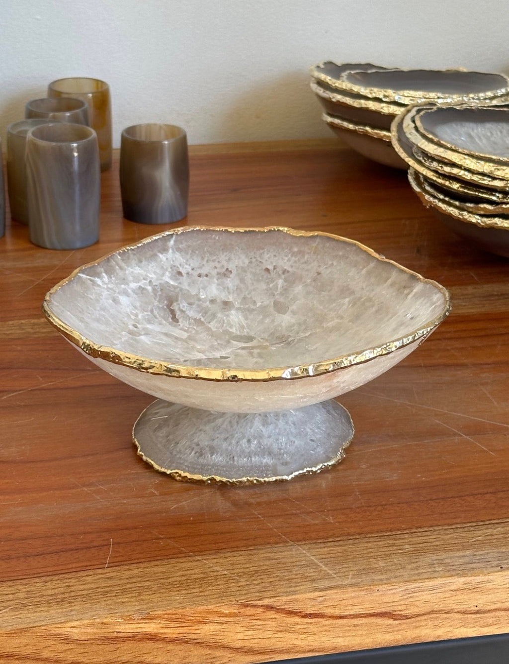 Fruteira Luxo de Ágata Natural com Pedestal Dourado